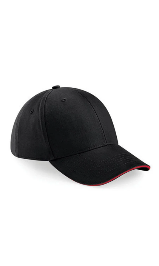 Low Profile Cap mit Kontrastfarben