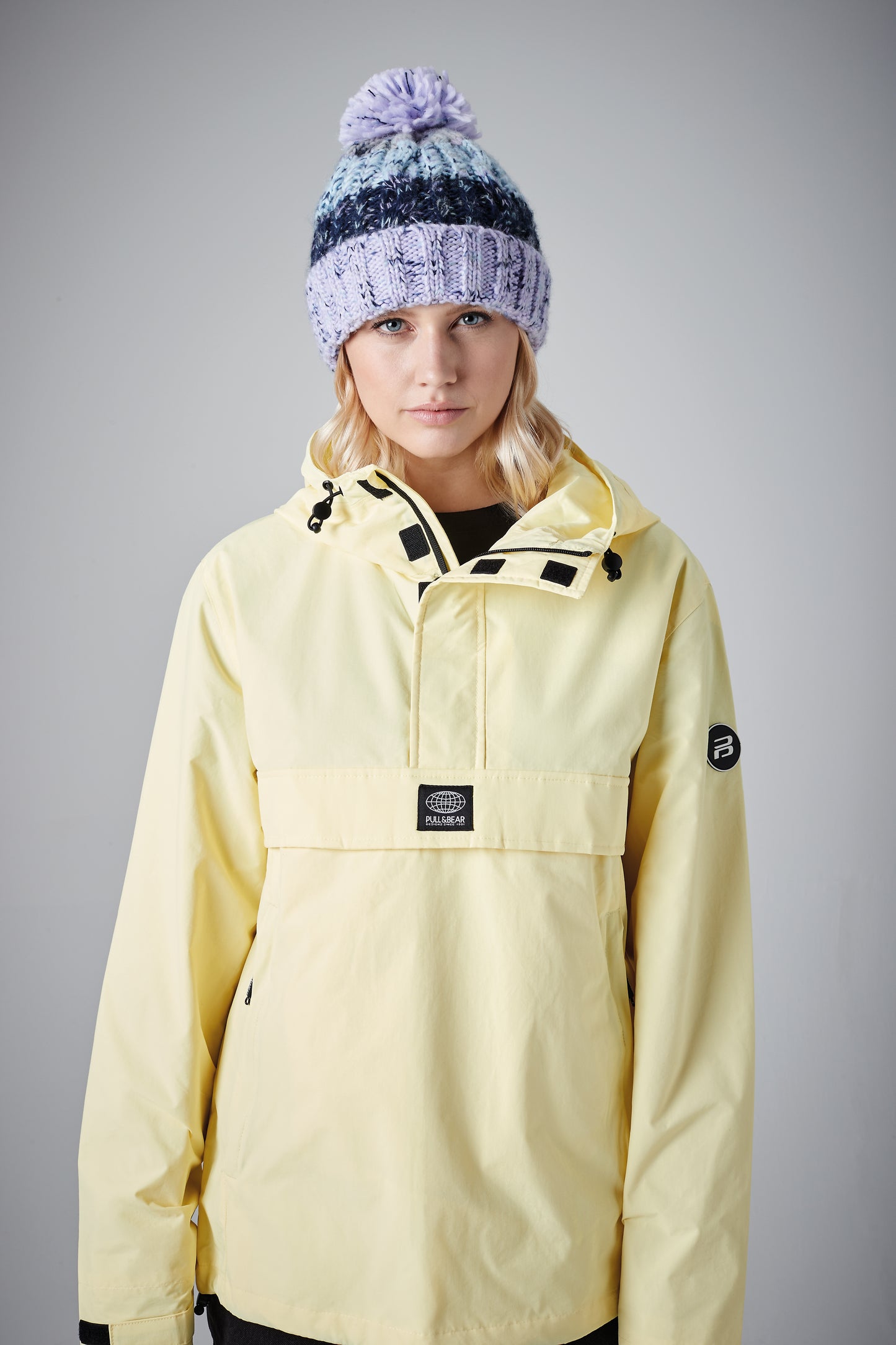 Bommelmütze im Zopfmuster-Design