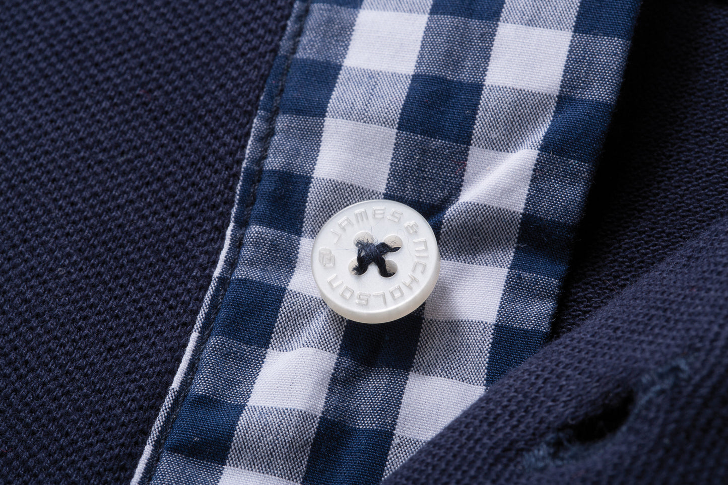 Button-Down Polo mit Modischem Einsatz