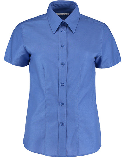 Women´s Tailored Fit Workwear Oxford Shirt Short Sleeve von Kustom Kit – Produkt- und Farbansicht für Textildruck und Stickerei